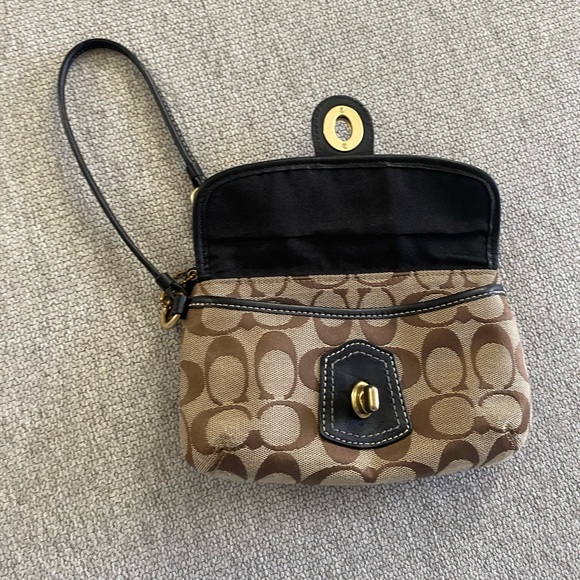 Coach-wristlet wallet with multiple compartments. - Picture 2 of 3